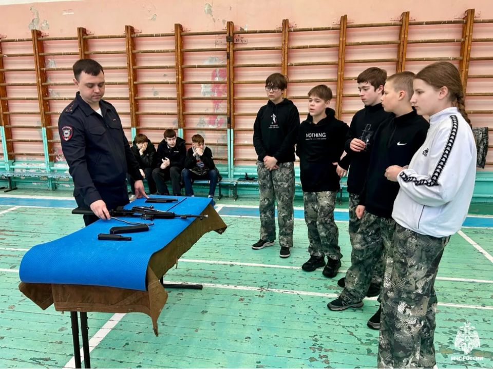 Не отступать и не сдаваться Не отступать и не сдаваться