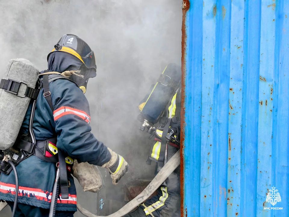 Сквозь дым и пламя: в Мурманске определили лучшее звено газодымозащитной службы Сквозь дым и пламя: в Мурманске определили лучшее звено газодымозащитной службы