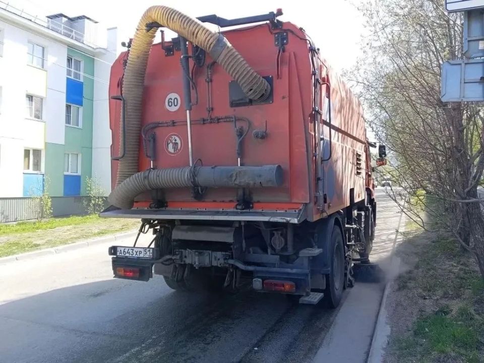 Управление дорожного хозяйства продолжает ежедневную уборку Управление дорожного хозяйства продолжает ежедневную уборку