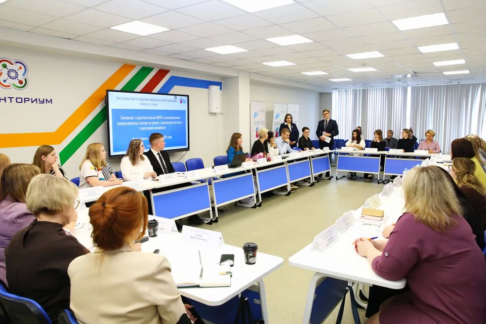 В Центре образования «Лапландия» обсудили будущее системы работы с одаренными детьми в регионе В Центре образования «Лапландия» обсудили будущее системы работы с одаренными детьми в регионе