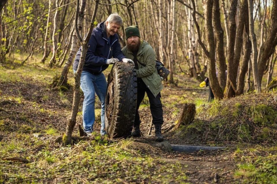 В Мурманске прошел общегородской субботник по очистке берегов водных объектов В Мурманске прошел общегородской субботник по очистке берегов водных объектов