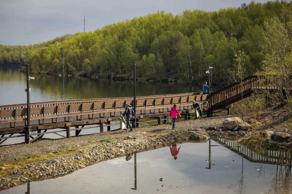 Более полутора тысяч мурманчан приняли участие в субботнике Более полутора тысяч мурманчан приняли участие в субботнике