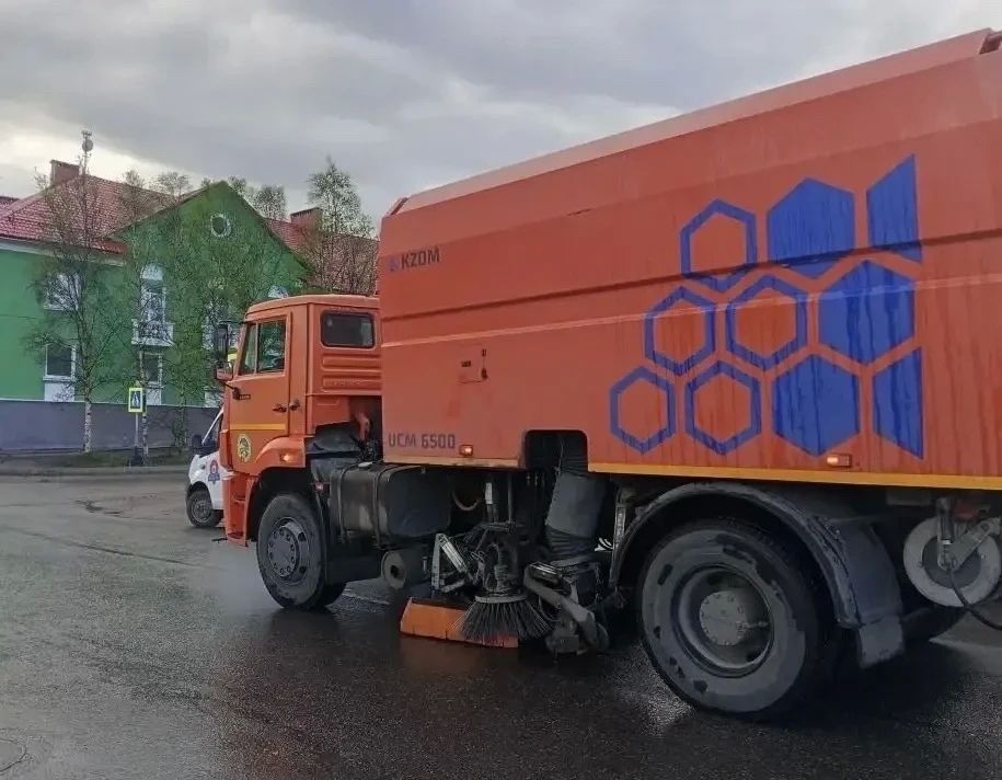 Уборка улиц Мурманска не останавливается в выходные Уборка улиц Мурманска не останавливается в выходные
