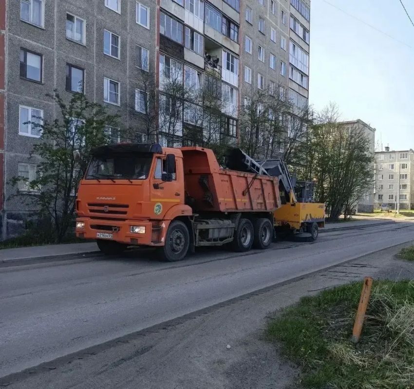 Сегодня на оперативном совещании в правительстве Мурманской области представил доклад о ходе весенней уборки города-героя Сегодня на оперативном совещании в правительстве Мурманской области представил доклад о ходе весенней уборки города-героя