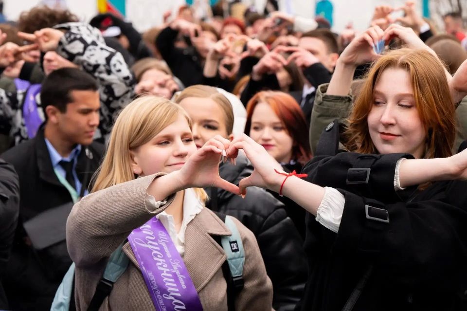 25 и 26 мая в Мурманской области прозвенят последние звонки почти для 11 тысяч выпускников 9 и 11 классов
