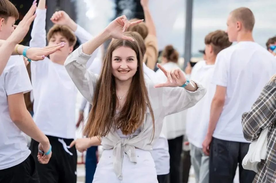 25 и 26 мая последние звонки прозвучат для 11 тысяч выпускников Кольского Заполярья 25 и 26 мая последние звонки прозвучат для 11 тысяч выпускников Кольского Заполярья