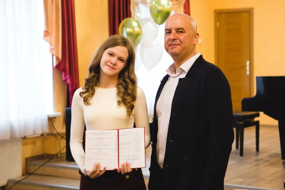 Выпускники мурманской музыкальной школы получили свидетельства об окончании обучения Выпускники мурманской музыкальной школы получили свидетельства об окончании обучения