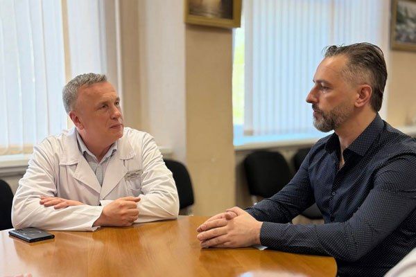 К заполярным медикам приехал ведущий хирург из Ленобласти К заполярным медикам приехал ведущий хирург из Ленобласти