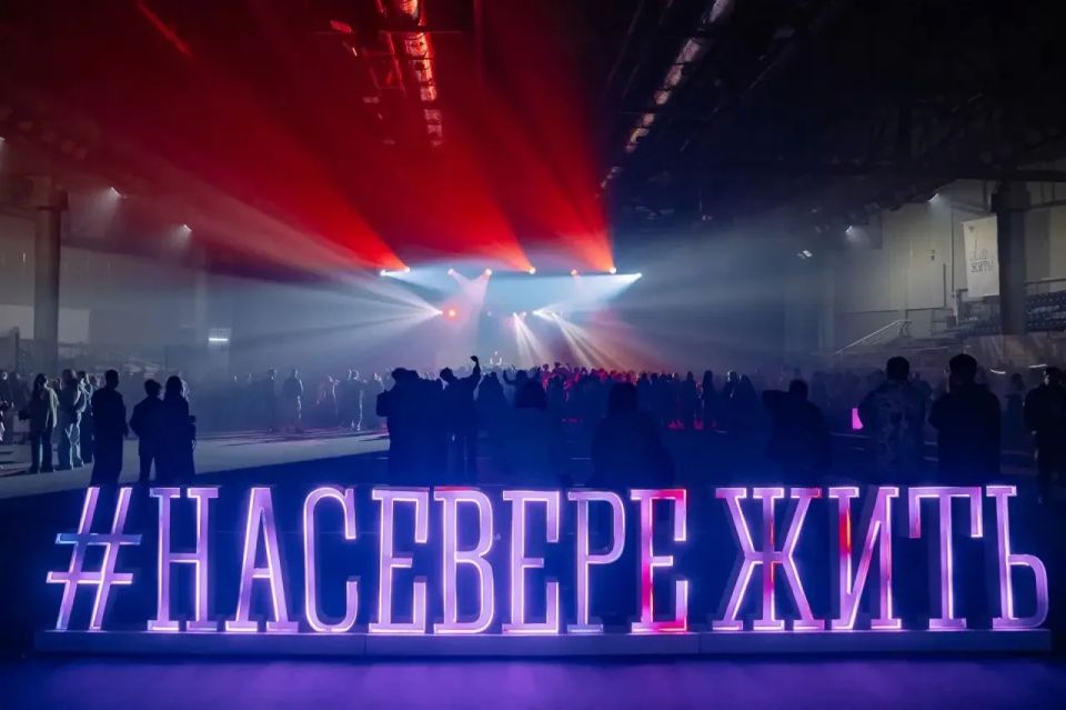 Для мурманских школьников прозвенел Последний звонок: ребят поздравил глава региона Андрей Чибис Для мурманских школьников прозвенел Последний звонок: ребят поздравил глава региона Андрей Чибис