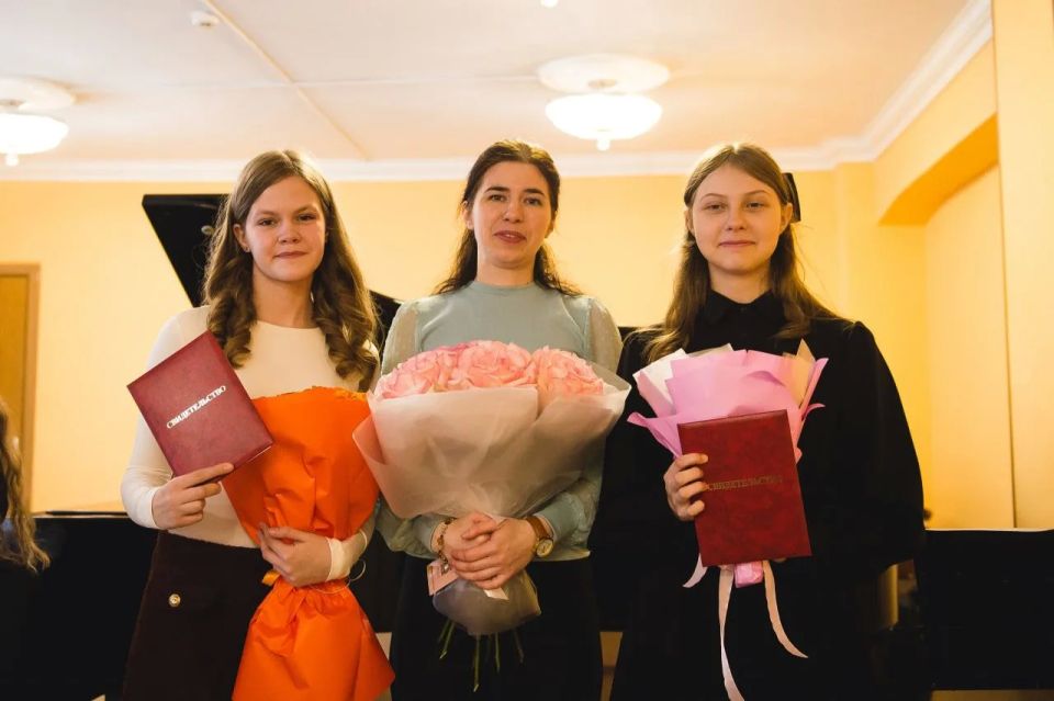 Выпускники мурманской музыкальной школы получили свидетельства об окончании обучения Выпускники мурманской музыкальной школы получили свидетельства об окончании обучения