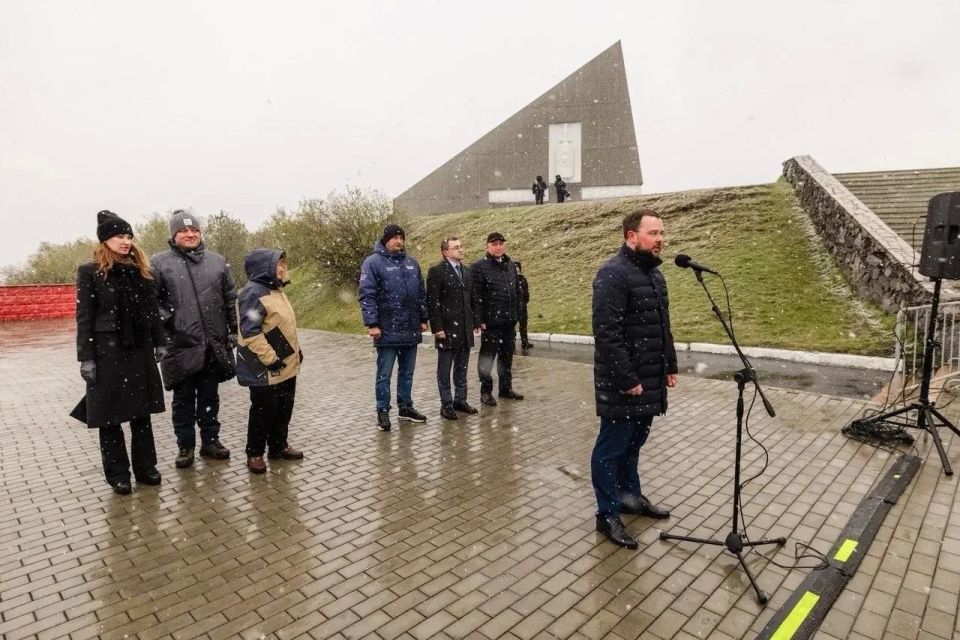 Вечный огонь мурманского Алеши отправился на хранение в Долину Славы Вечный огонь мурманского Алеши отправился на хранение в Долину Славы