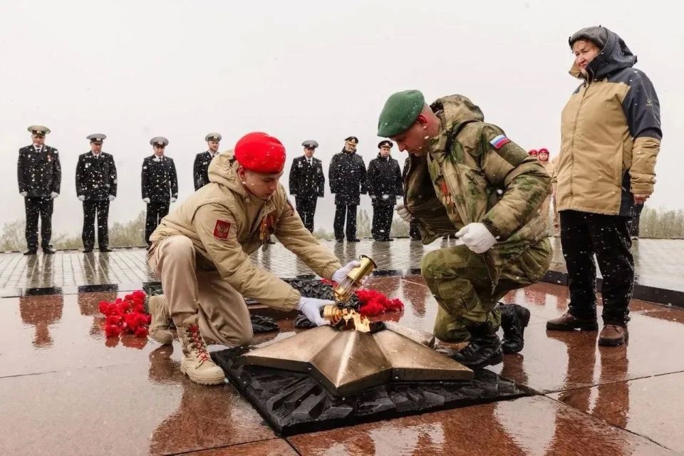 Вечный огонь мурманского Алеши отправился на хранение в Долину Славы Вечный огонь мурманского Алеши отправился на хранение в Долину Славы