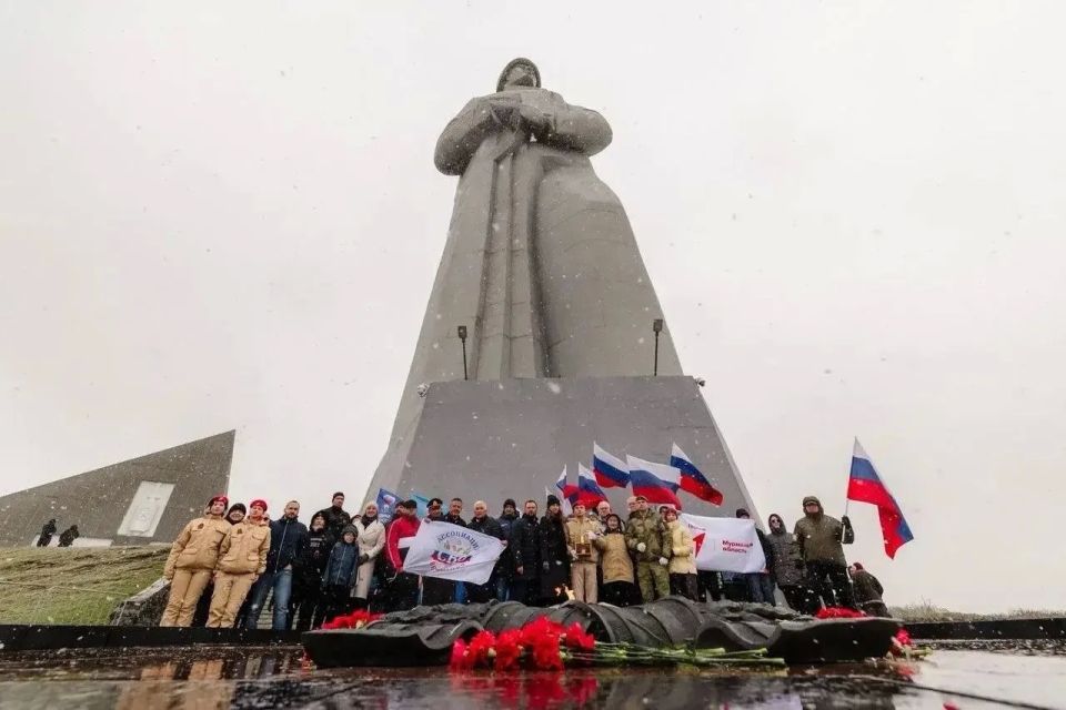 Вечный огонь мурманского Алеши отправился на хранение в Долину Славы Вечный огонь мурманского Алеши отправился на хранение в Долину Славы