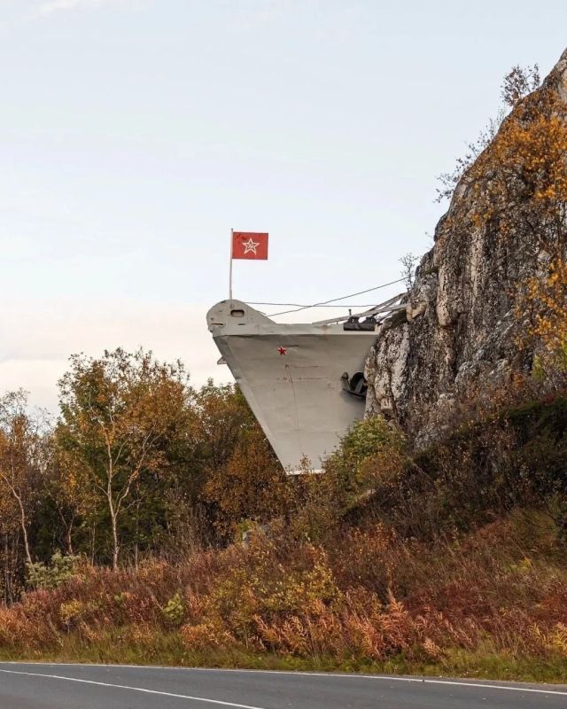 Лиинахамари — посёлок на берегу Баренцева моря Лиинахамари — посёлок на берегу Баренцева моря