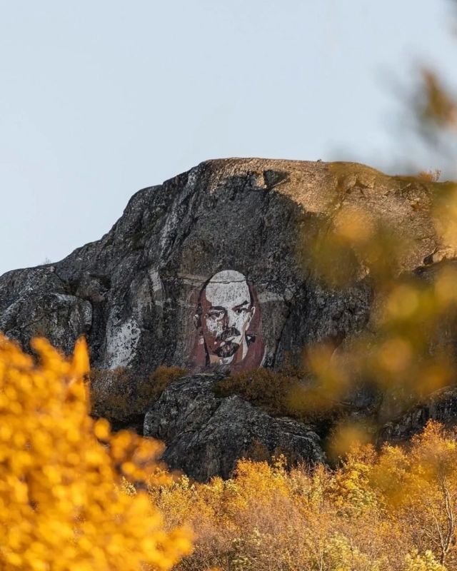 Лиинахамари — посёлок на берегу Баренцева моря Лиинахамари — посёлок на берегу Баренцева моря