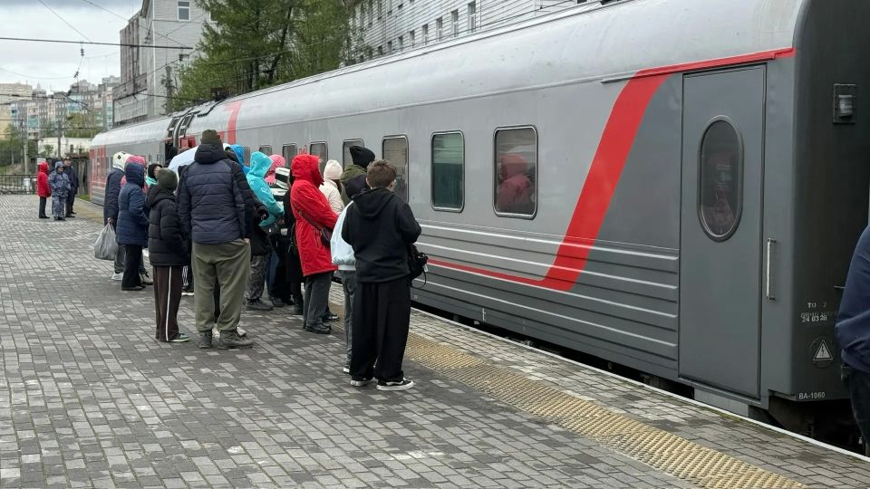 Первая смена школьников Заполярья отправилась на отдых в Геленджик