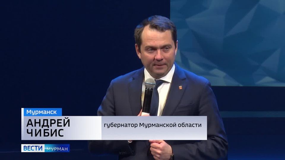 Государственные и региональные награды вручили северянам в День Мурманской области