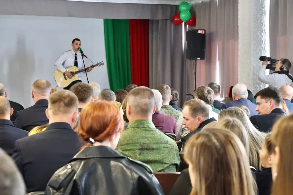 Андрей Чибис: Сегодня поздравил сотрудников 101 Краснознаменного Андрей Чибис: Сегодня поздравил сотрудников 101 Краснознаменного