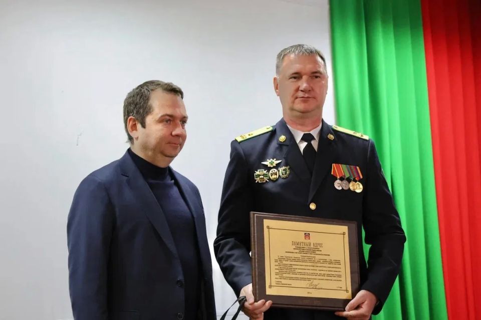 Андрей Чибис: Сегодня поздравил сотрудников 101 Краснознаменного Андрей Чибис: Сегодня поздравил сотрудников 101 Краснознаменного