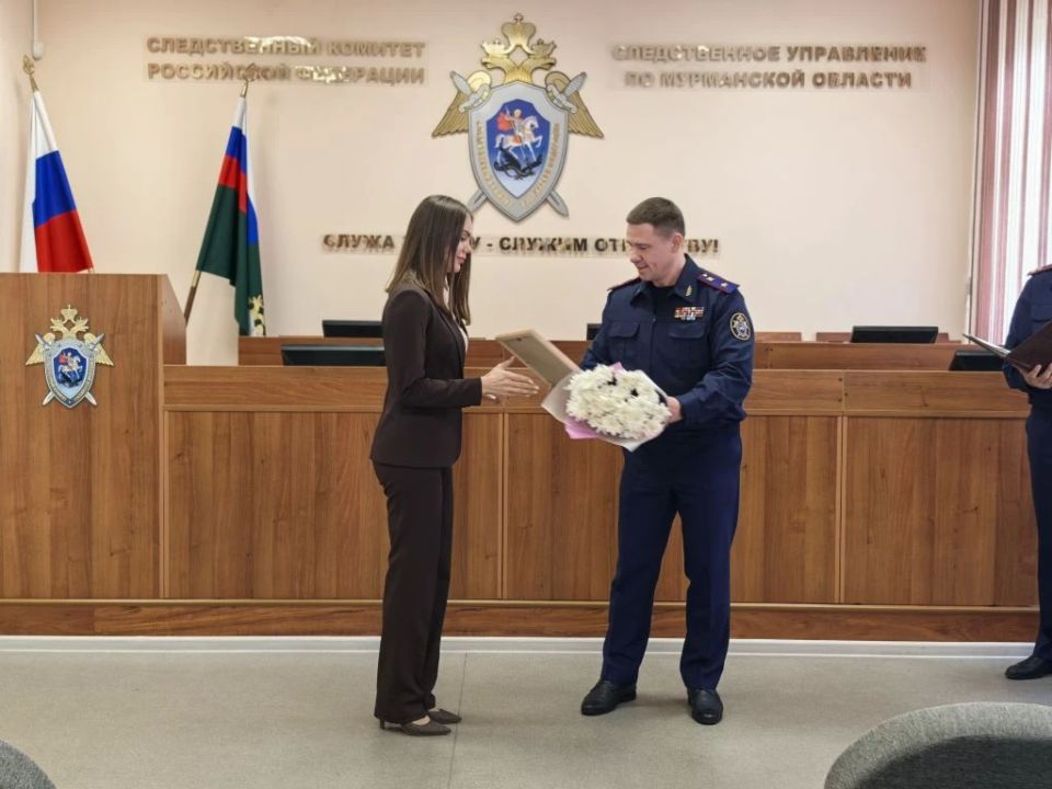 Руководитель следственного управления СК России по Мурманской области поощрил офицеров, принявших участие во Всероссийской спартакиаде Следственного комитета России Руководитель следственного управления СК России по Мурманской области поощрил офицеров, принявших участие во Всероссийской спартакиаде Следственного комитета России