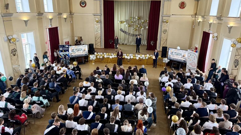 В Мончегорском политехническом колледже прозвенел последний звонок для первых выпускников «Профессионалитета» В Мончегорском политехническом колледже прозвенел последний звонок для первых выпускников «Профессионалитета»