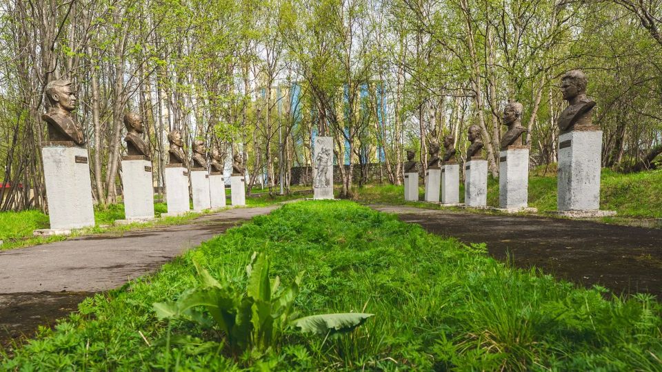 "Чистая Арктика": волонтеры привели в порядок два знаковых мемориала в Сафоново "Чистая Арктика": волонтеры привели в порядок два знаковых мемориала в Сафоново