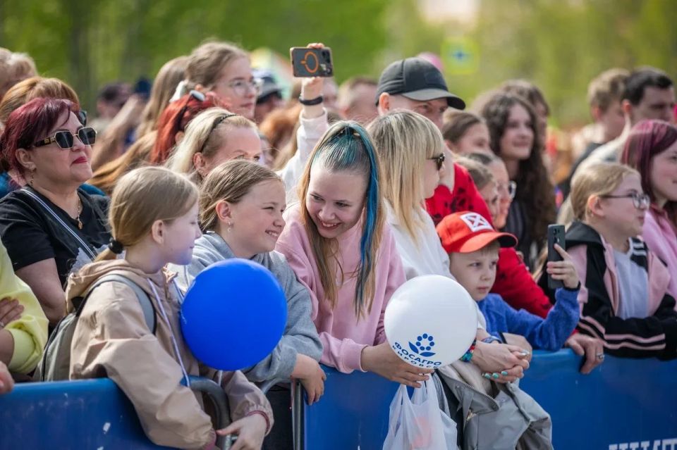 «Спасибо каждому из вас за тот вклад, который вы вносите в развитие Кольского Заполярья»: в Апатитах Андрей Чибис поздравил работников химической отрасли с профессиональным праздником «Спасибо каждому из вас за тот вклад, который вы вносите в развитие Кольского Заполярья»: в Апатитах Андрей Чибис поздравил работников химической отрасли с профессиональным праздником