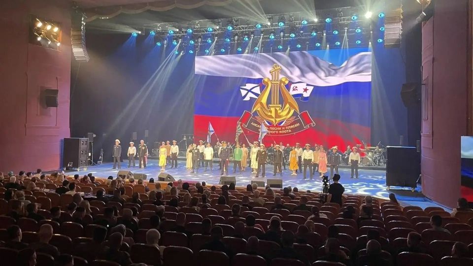 Ансамбль песни и пляски Северного флота взял приз зрительских симпатий на фестивале "Аванпост" Ансамбль песни и пляски Северного флота взял приз зрительских симпатий на фестивале "Аванпост"