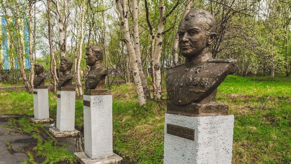 "Чистая Арктика": волонтеры привели в порядок два знаковых мемориала в Сафоново "Чистая Арктика": волонтеры привели в порядок два знаковых мемориала в Сафоново