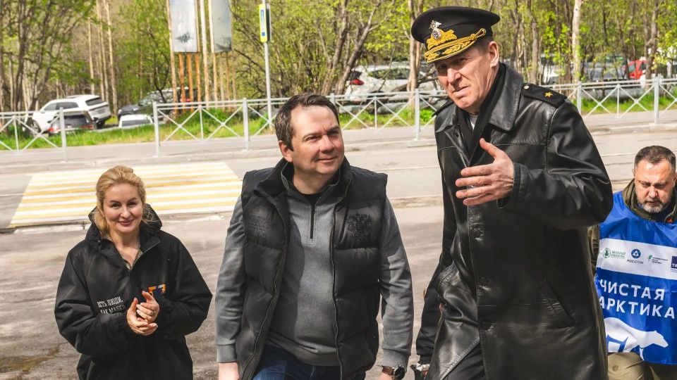 "Чистая Арктика": волонтеры привели в порядок два знаковых мемориала в Сафоново "Чистая Арктика": волонтеры привели в порядок два знаковых мемориала в Сафоново