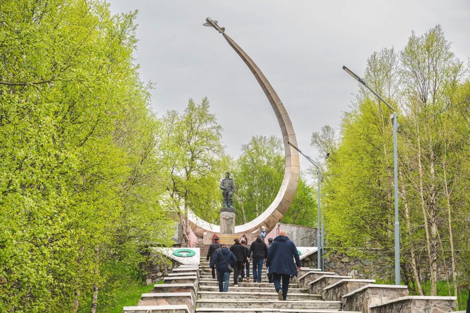 "Чистая Арктика": волонтеры привели в порядок два знаковых мемориала в Сафоново "Чистая Арктика": волонтеры привели в порядок два знаковых мемориала в Сафоново