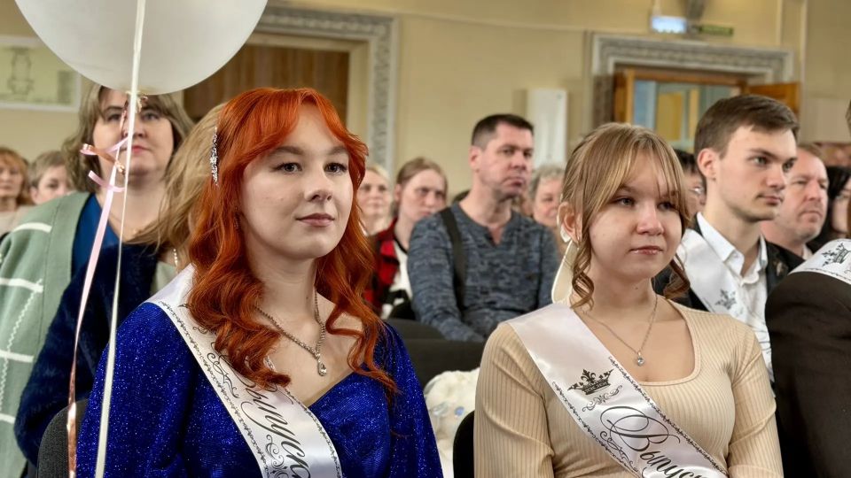 В Мончегорском политехническом колледже прозвенел последний звонок для первых выпускников «Профессионалитета» В Мончегорском политехническом колледже прозвенел последний звонок для первых выпускников «Профессионалитета»