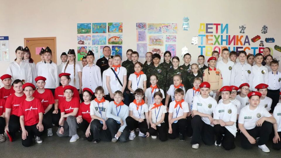 Военные следователи Северного флота выступили в роли экспертов на муниципальном этапе игры «Зарничка 2.0» Военные следователи Северного флота выступили в роли экспертов на муниципальном этапе игры «Зарничка 2.0»