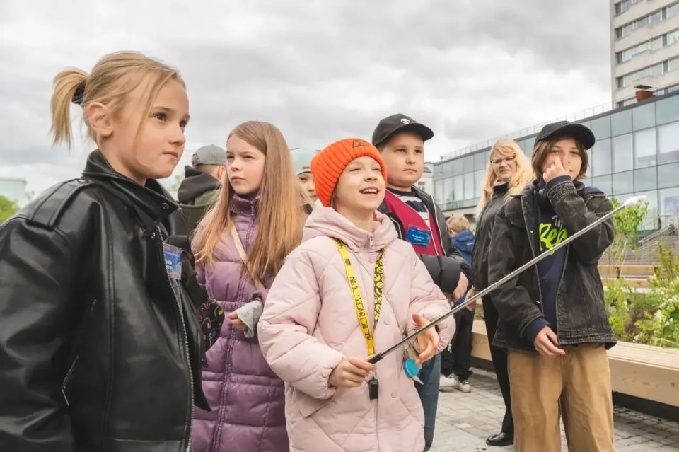 Вместе делаем город зеленее и краше: почетные граждане и юные мурманчане приняли участие в экологической акции Вместе делаем город зеленее и краше: почетные граждане и юные мурманчане приняли участие в экологической акции