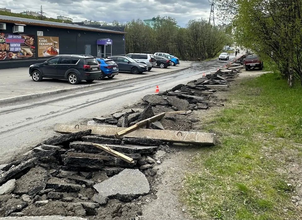 В Мурманске стартовал ремонт ещё одного участка дороги в рамках народной программы «На Севере — жить»: проезды по улицам Чумбарова-Лучинского и Ивана Халатина В Мурманске стартовал ремонт ещё одного участка дороги в рамках народной программы «На Севере — жить»: проезды по улицам Чумбарова-Лучинского и Ивана Халатина