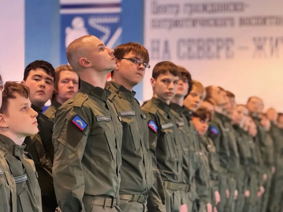 В гражданско-патриотическом Центре «На Севере — Жить!» состоялось торжественное открытие второй летней смены Центра «Воин» «Время юных героев»