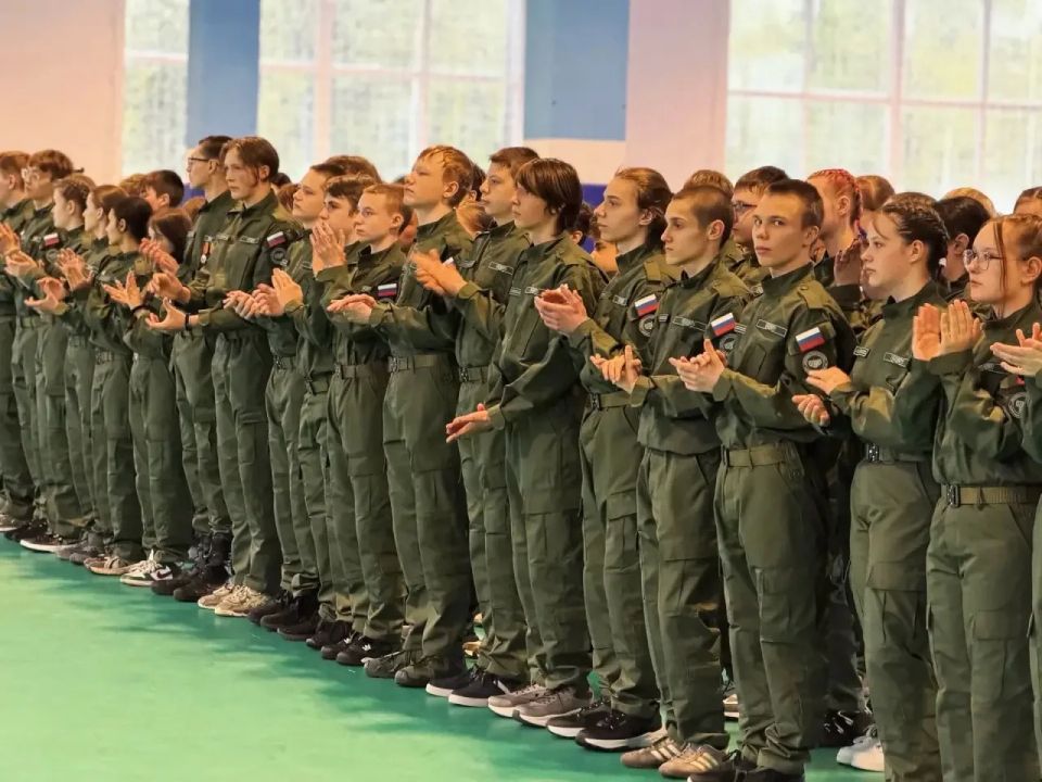 В гражданско-патриотическом Центре «На Севере — Жить!» состоялось торжественное открытие второй летней смены Центра «Воин» «Время юных героев» В гражданско-патриотическом Центре «На Севере — Жить!» состоялось торжественное открытие второй летней смены Центра «Воин» «Время юных героев»