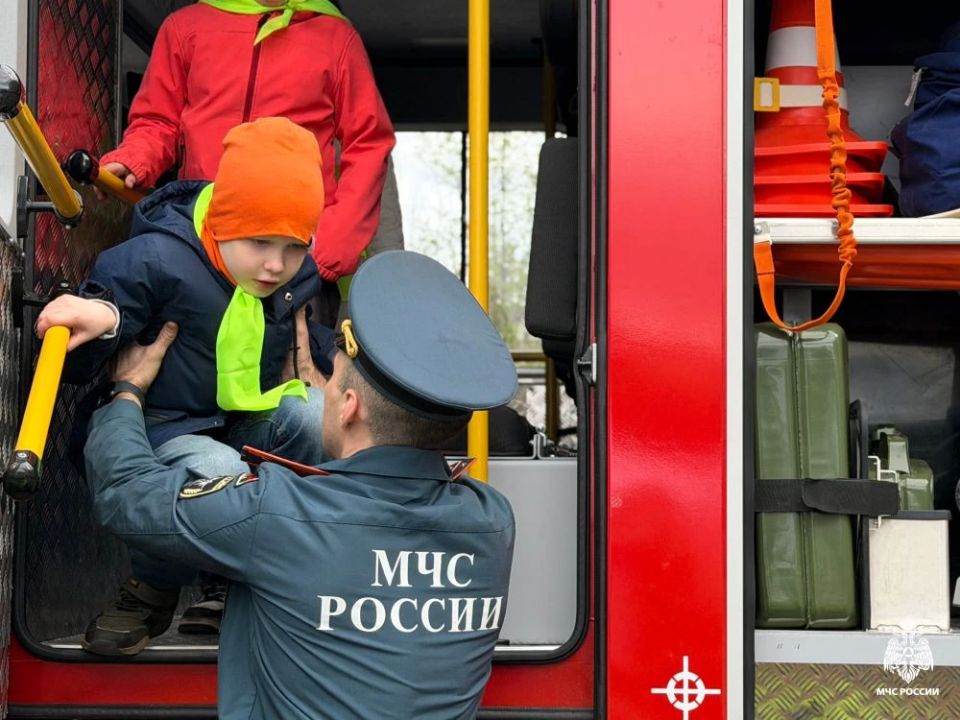 Старт яркого лета. Лето в Кольском Заполярье началось максимально громко, активно и масштабно! В самом сердце столицы региона, на площадке Дворца культуры им. С.М. Кирова, прошел флагманский «Фестиваль Движения Первых» Старт яркого лета. Лето в Кольском Заполярье началось максимально громко, активно и масштабно! В самом сердце столицы региона, на площадке Дворца культуры им. С.М. Кирова, прошел флагманский «Фестиваль Движения Первых»