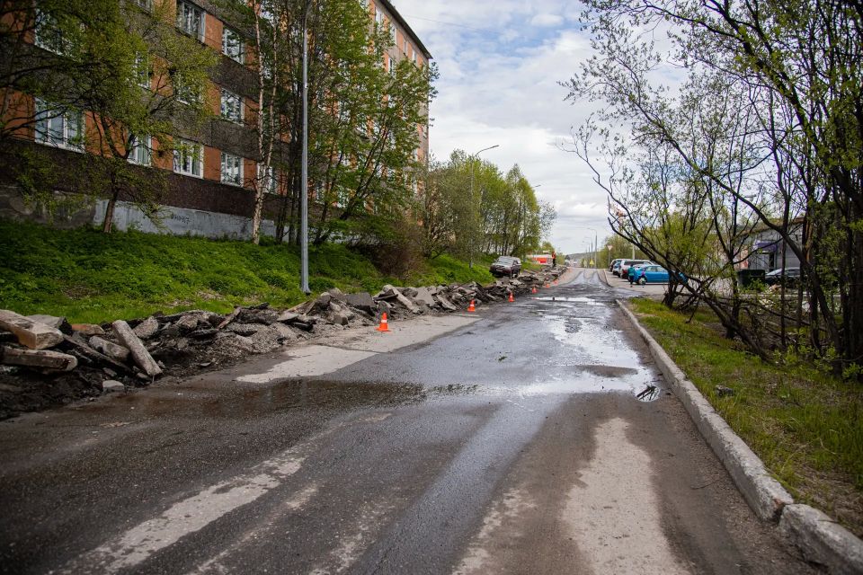 Дорожная кампания – 2026. В Мурманске стартовал ремонт ещё одного крупного участка дороги в рамках народной программы «Единой России» «На Севере — жить»: от улицы Чумбарова-Лучинского до улицы Ивана Халатина Дорожная кампания – 2026. В Мурманске стартовал ремонт ещё одного крупного участка дороги в рамках народной программы «Единой России» «На Севере — жить»: от улицы Чумбарова-Лучинского до улицы Ивана Халатина