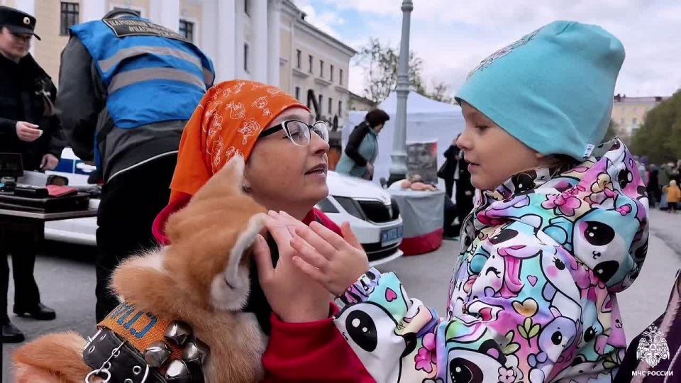 Старт яркого лета. Лето в Кольском Заполярье началось максимально громко, активно и масштабно! В самом сердце столицы региона, на площадке Дворца культуры им. С.М. Кирова, прошел флагманский «Фестиваль Движения Первых»