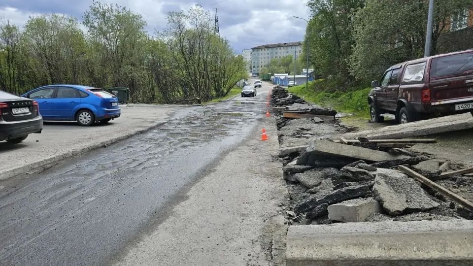 Дорожная кампания – 2026. В Мурманске стартовал ремонт ещё одного крупного участка дороги в рамках народной программы «Единой России» «На Севере — жить»: от улицы Чумбарова-Лучинского до улицы Ивана Халатина Дорожная кампания – 2026. В Мурманске стартовал ремонт ещё одного крупного участка дороги в рамках народной программы «Единой России» «На Севере — жить»: от улицы Чумбарова-Лучинского до улицы Ивана Халатина