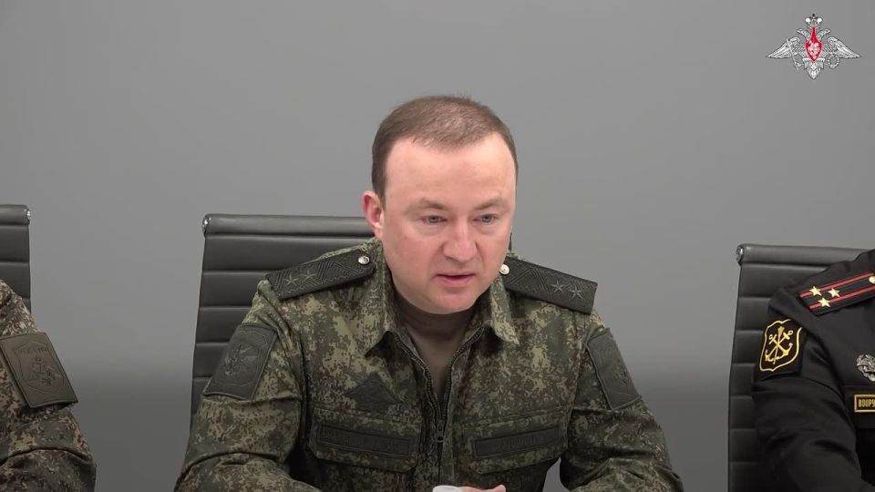 Минобороны России: В завершение заместитель Министра обороны РФ генерал-лейтенант Павел Фрадков встретился с главой Мурманской области Андреем Чибисом и обсудил вопросы развития военно-социальной инфраструктуры в регионе, в...