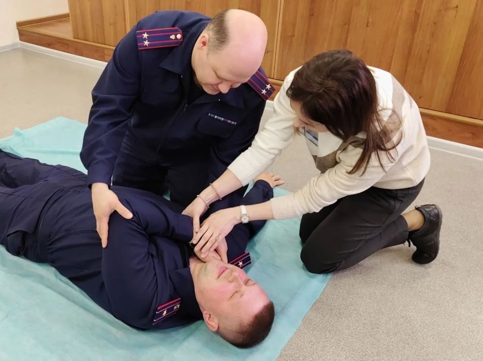 В СУ СК России по Мурманской области состоялось занятие по оказанию первой медицинской помощи В СУ СК России по Мурманской области состоялось занятие по оказанию первой медицинской помощи