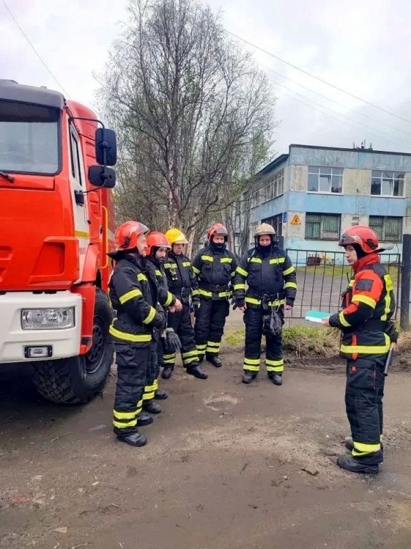 С личным составом 11 и 12 пожарных частей Мурманского филиала ГПС Управления по ГОЧС и ПБ Мурманской области проведены пожарно-тактические занятия и занятия по оперативно-тактическому изучению района выезда С личным составом 11 и 12 пожарных частей Мурманского филиала ГПС Управления по ГОЧС и ПБ Мурманской области проведены пожарно-тактические занятия и занятия по оперативно-тактическому изучению района выезда