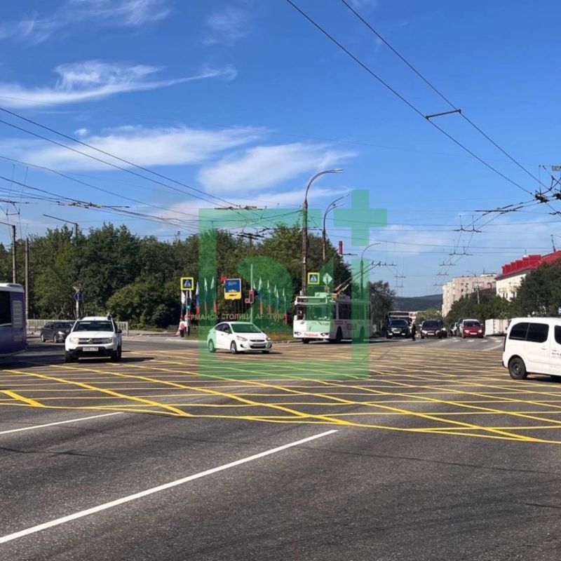 В Мурманске начали обновлять дорожную разметку холодным пластиком В Мурманске начали обновлять дорожную разметку холодным пластиком