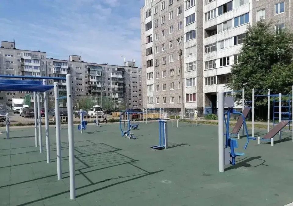 Детские площадки и парки приводят в порядок в Мурманске Детские площадки и парки приводят в порядок в Мурманске
