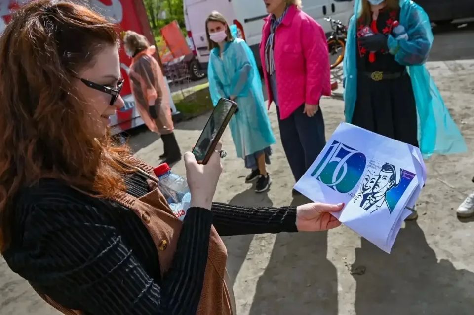 В Мурманске появилось граффити в честь 150-летия Союза театральных деятелей России В Мурманске появилось граффити в честь 150-летия Союза театральных деятелей России
