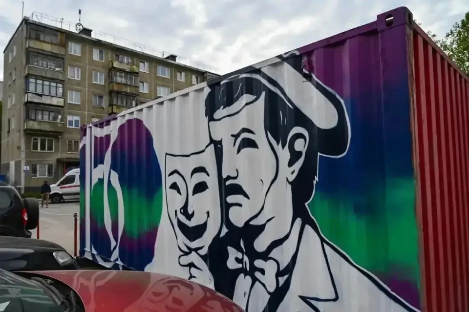 В Мурманске появилось граффити в честь 150-летия Союза театральных деятелей России В Мурманске появилось граффити в честь 150-летия Союза театральных деятелей России