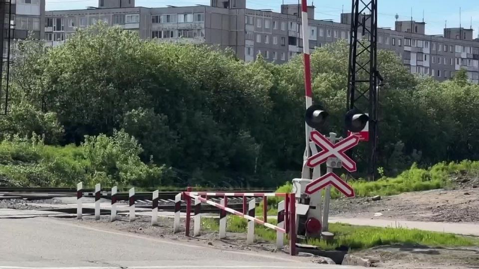 В целях предупреждения ДТП и повышения безопасности на объектах железнодорожной инфраструктуры, инспекторы ОР ДПС Госавтоинспекции УМВД России по городу Мурманску совместно с коллегами, работающими на железнодорожном...