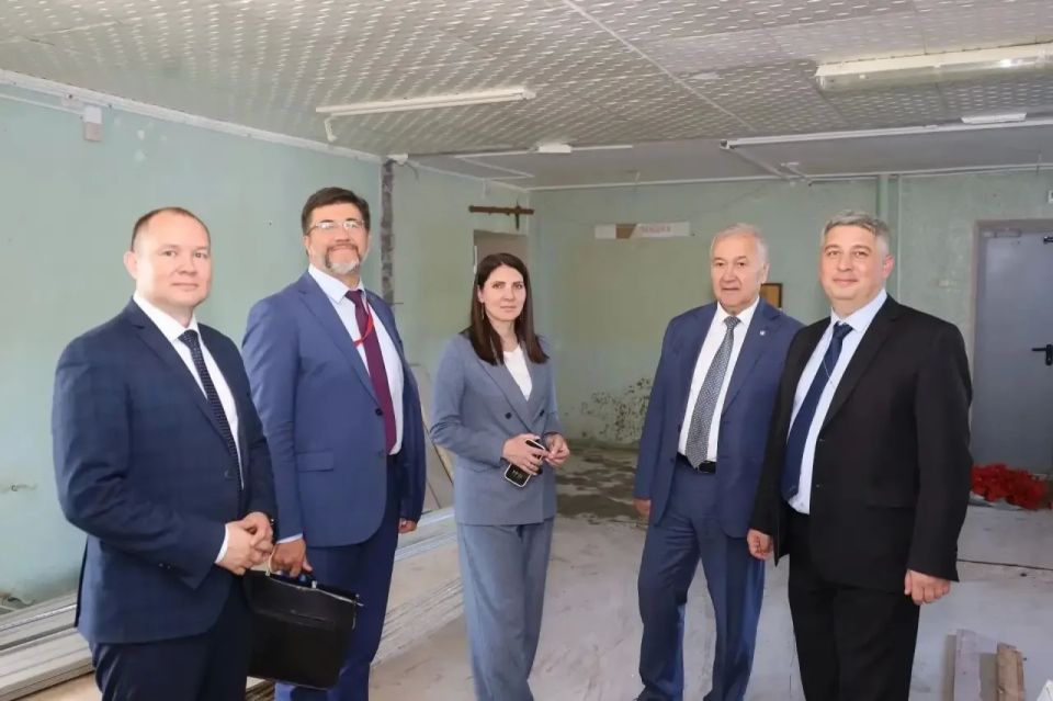 Министр образования и науки Диана Кузнецова с рабочим визитом посетила Полярные Зори, где ознакомилась с реализацией проектов по модернизации образовательных учреждений Министр образования и науки Диана Кузнецова с рабочим визитом посетила Полярные Зори, где ознакомилась с реализацией проектов по модернизации образовательных учреждений